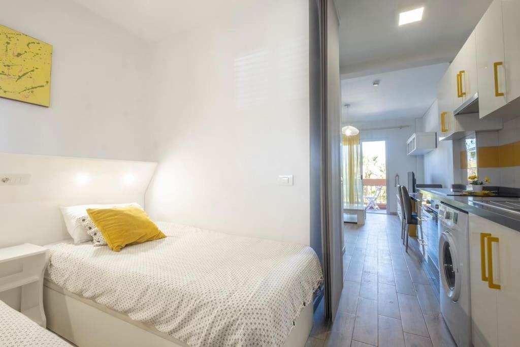 Apartment With Balcony And Swimming Pool ปูแอร์โตเดลาครูซ ภายนอก รูปภาพ